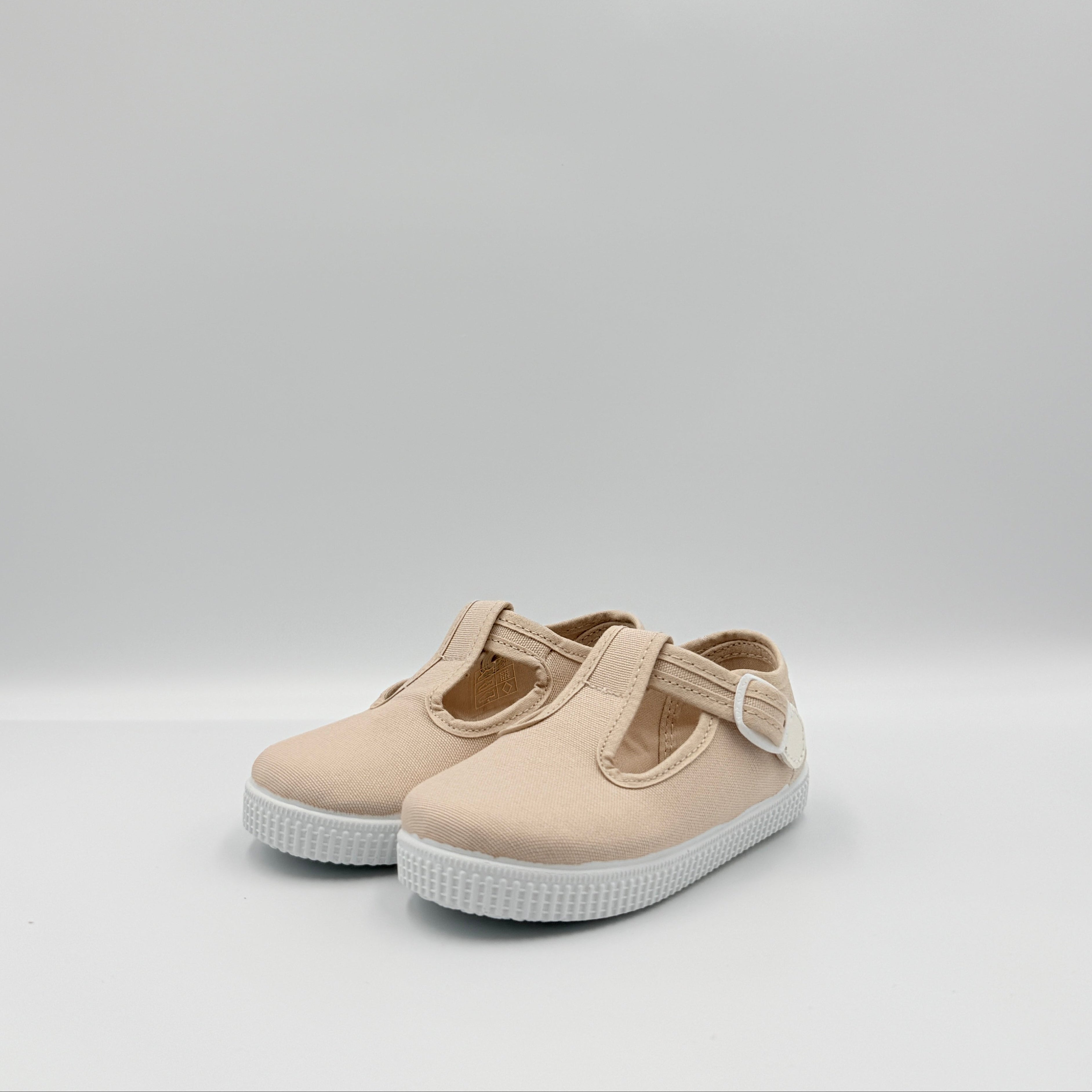 T- Strap 'Naia' Sand