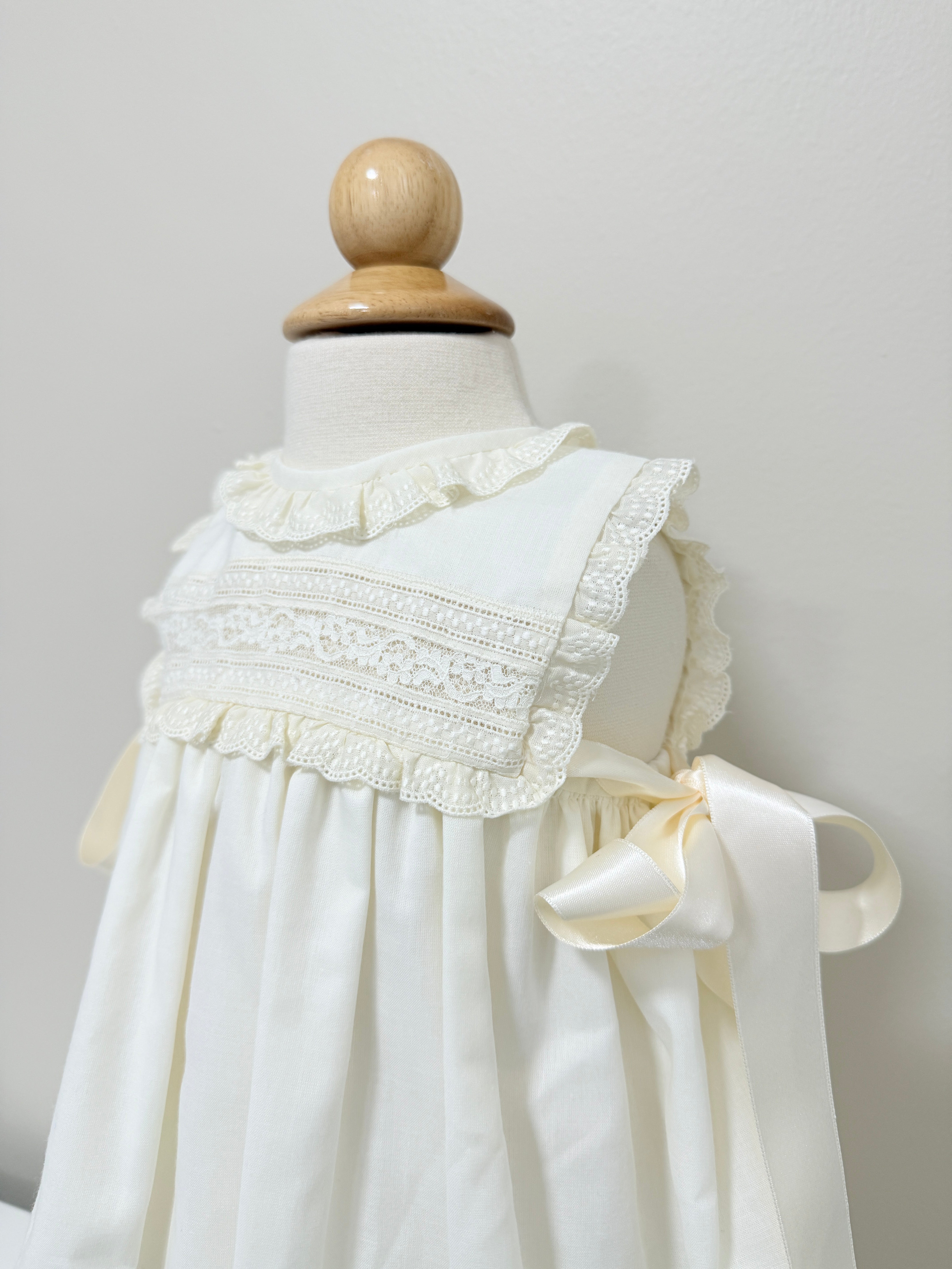 Artisanal Gown 'Batiste'