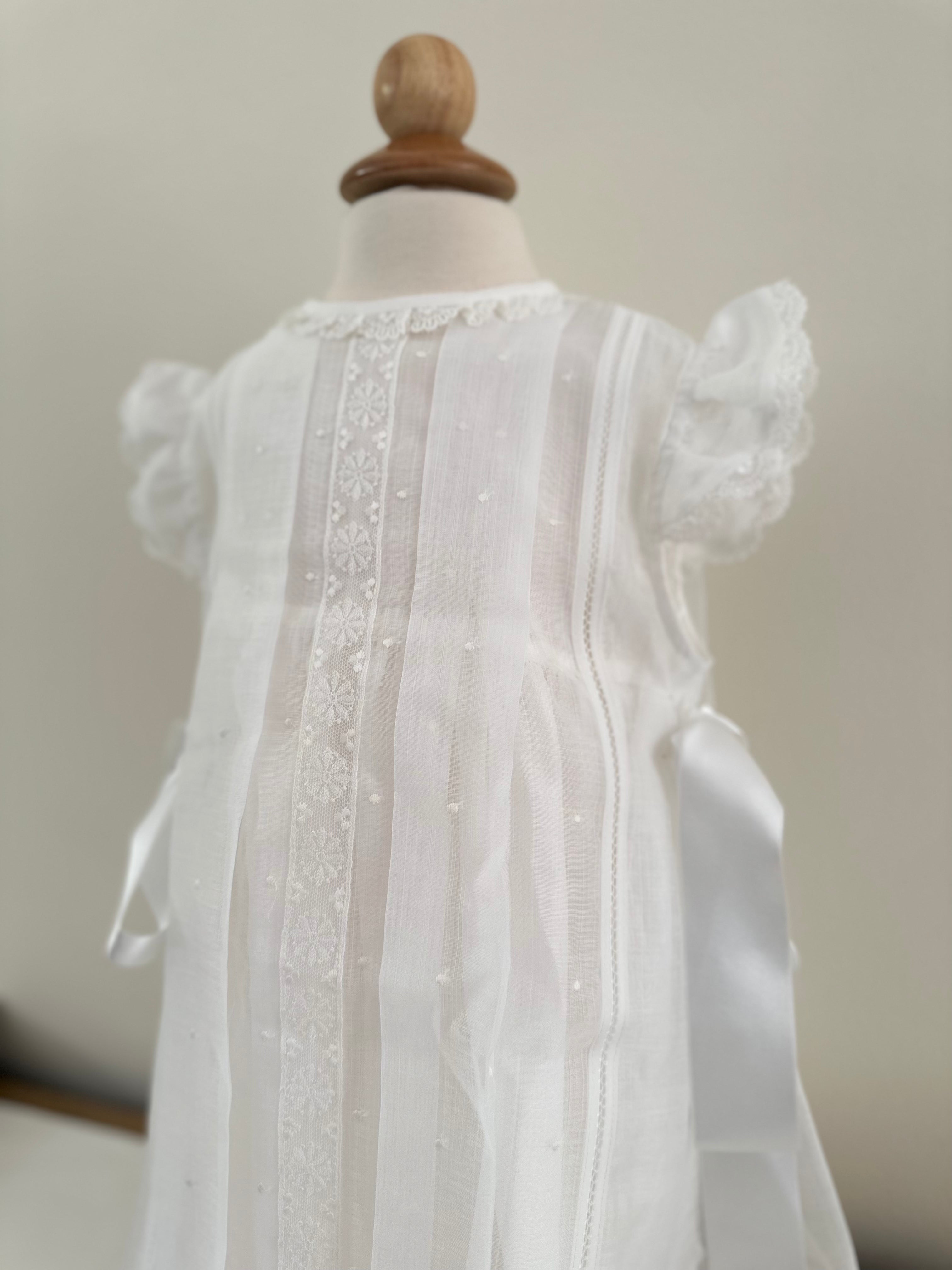 Made by Spanish brand, Creaciones Charo. Spanish ceremony style, baptism dress.