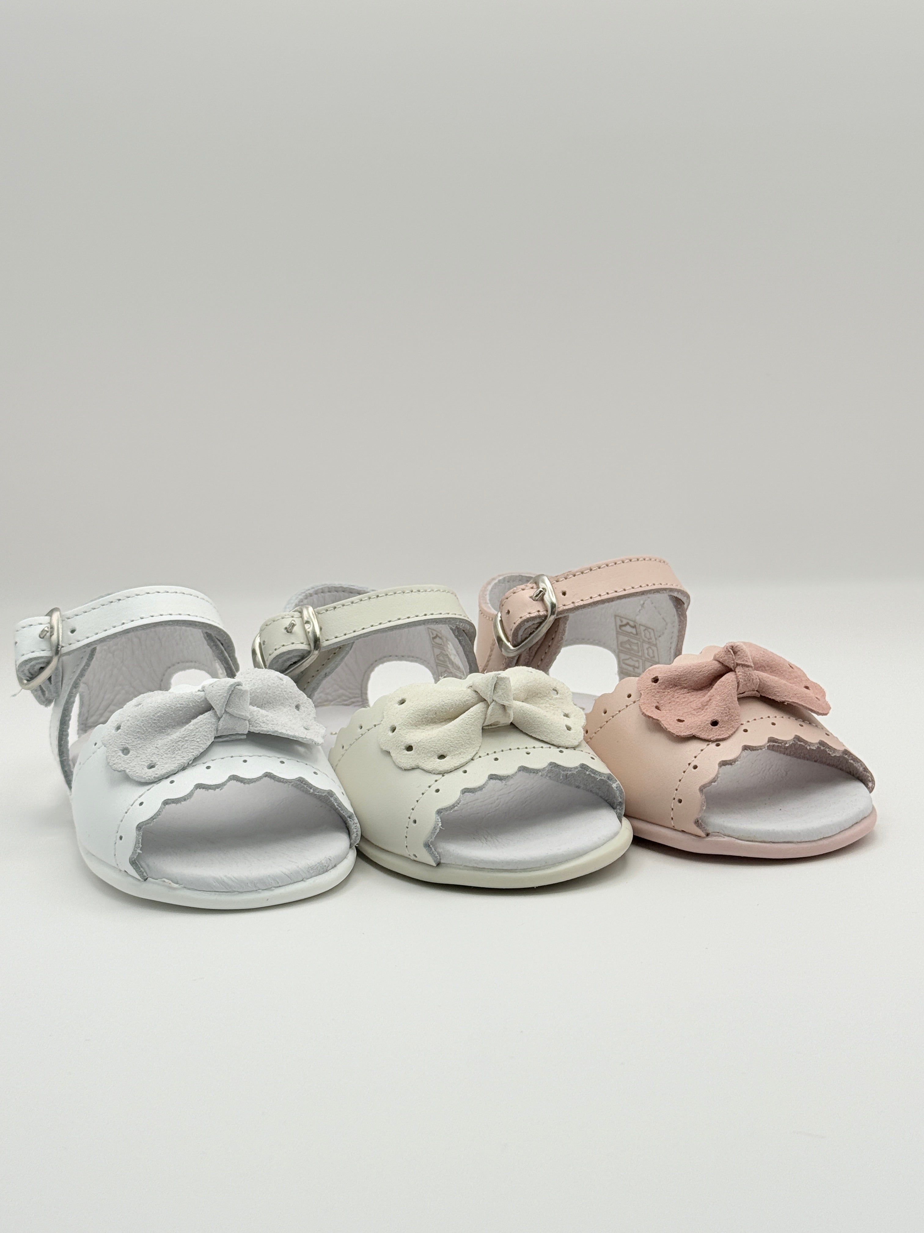 Sandal Scalloped Bow Porcelain