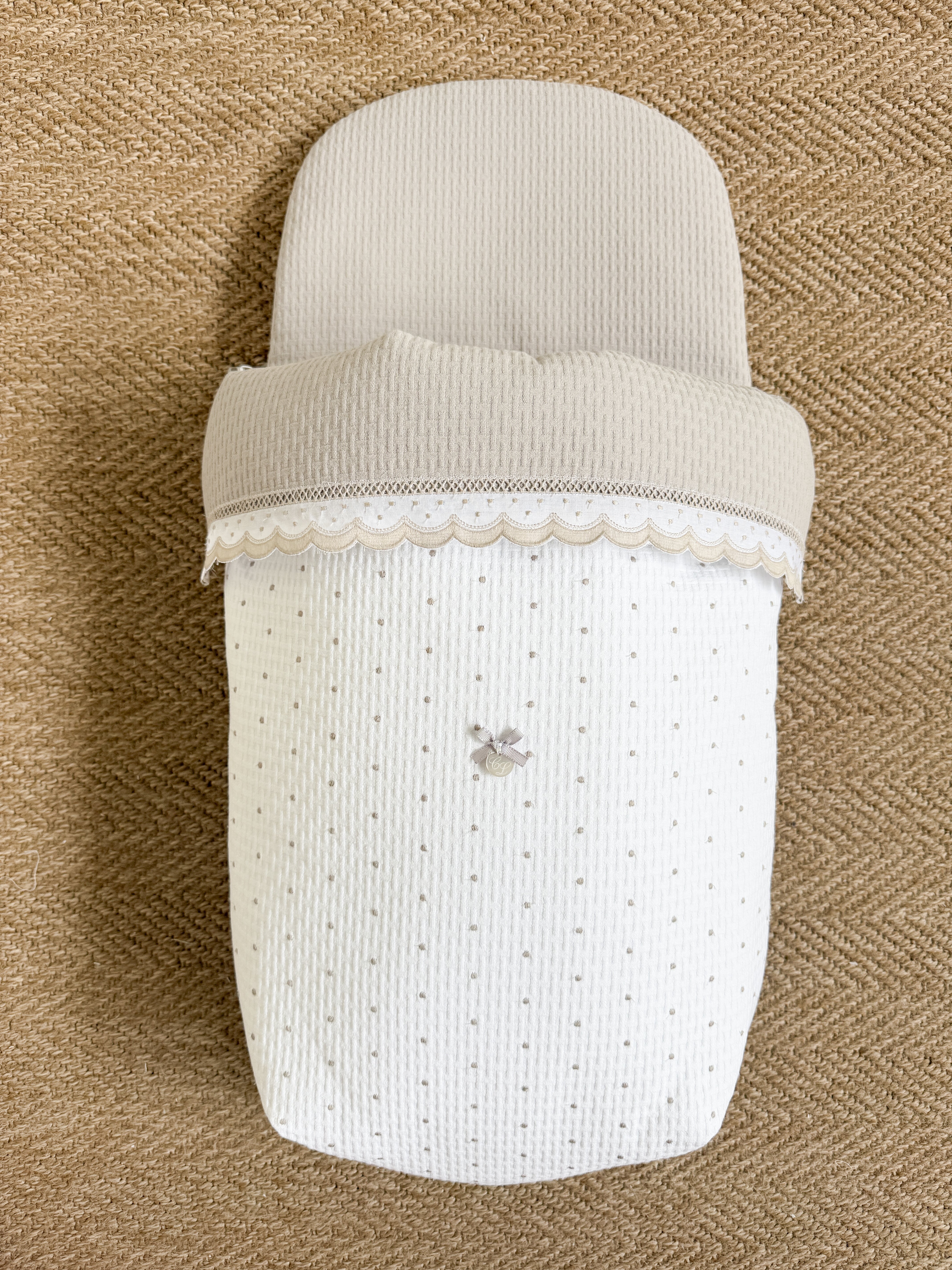 Carry Cot Dots Grey